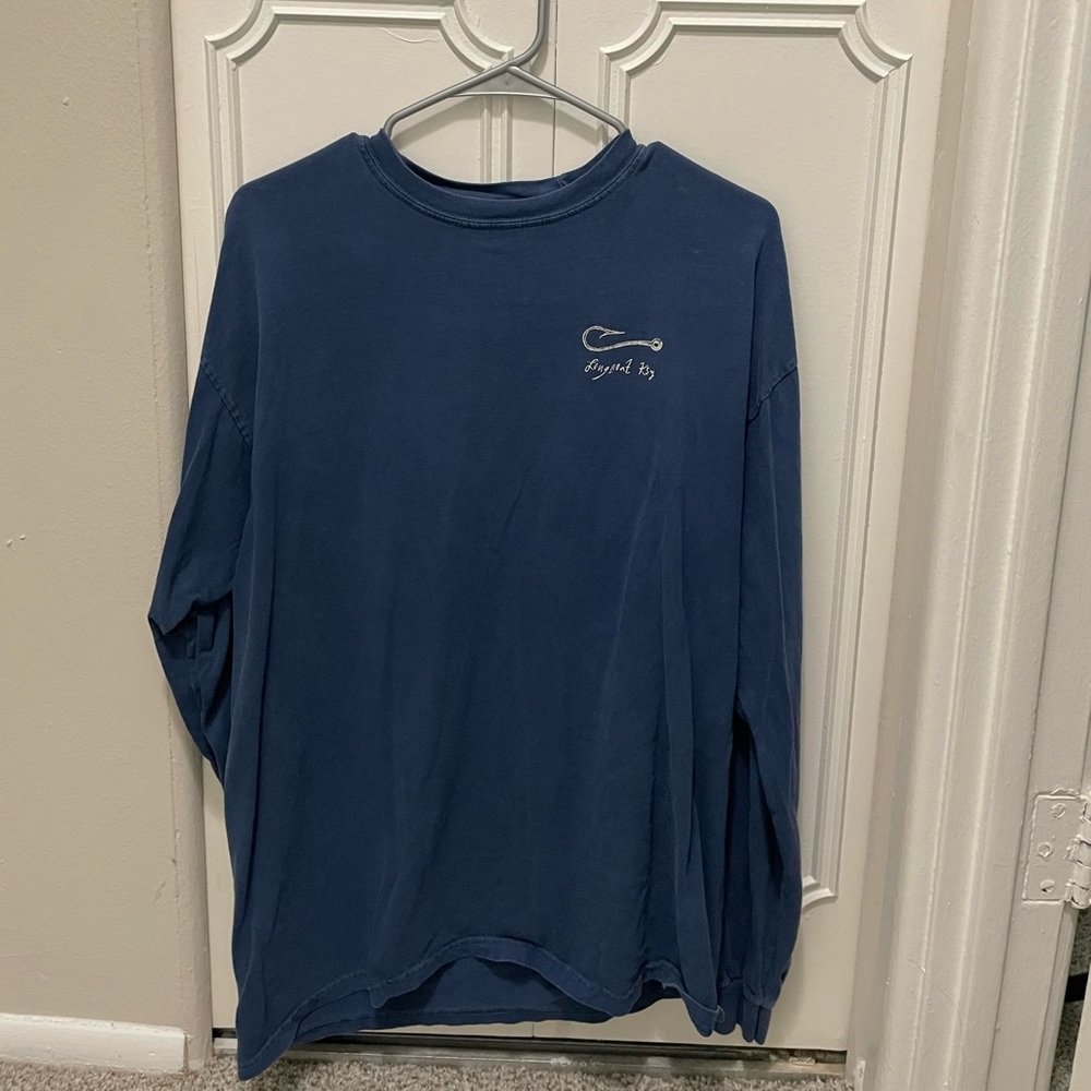 Long sleeve tee.